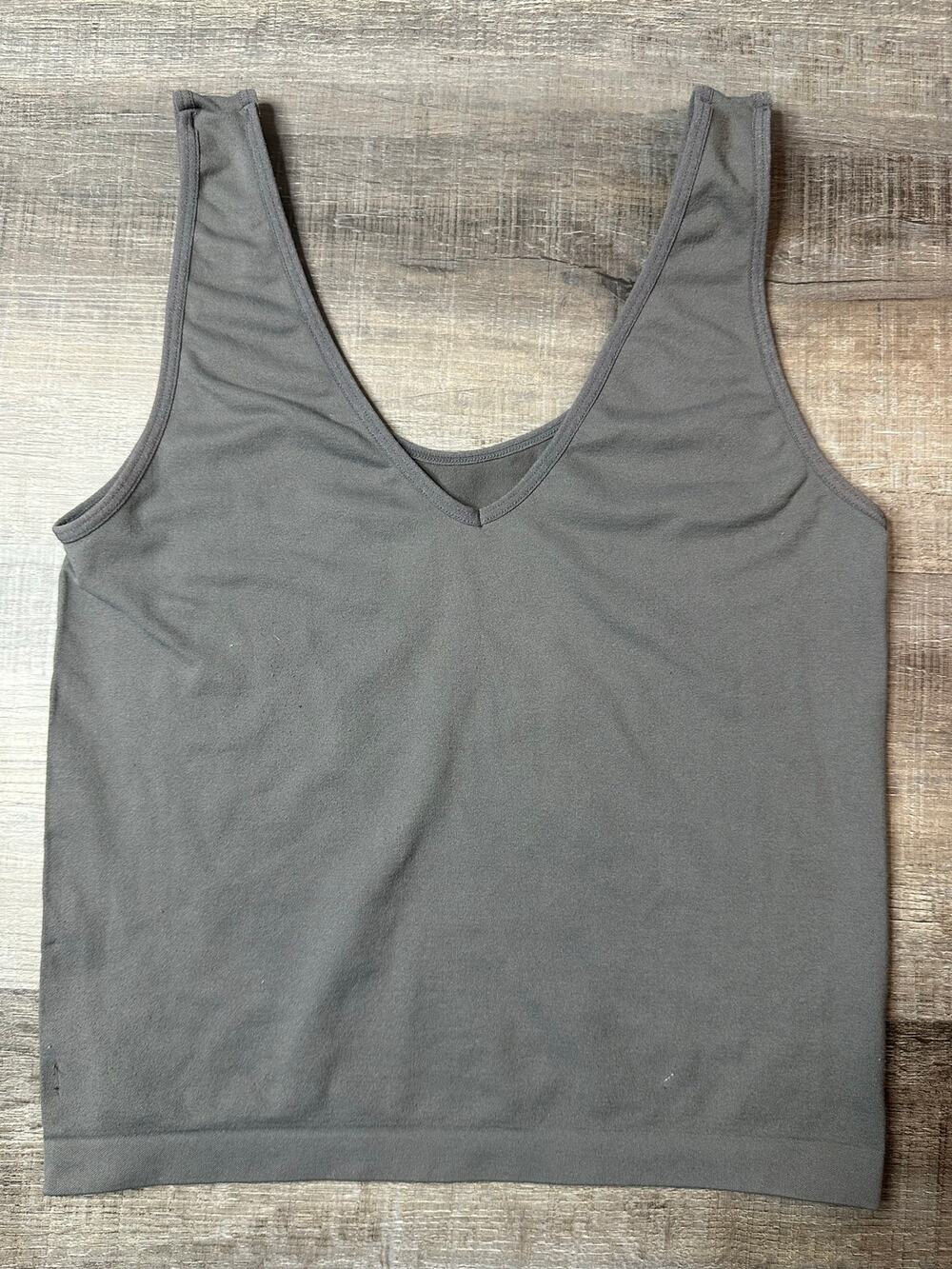 Yelete Seamless Gray Stretch Fitted Tank Top V-Neck One Size